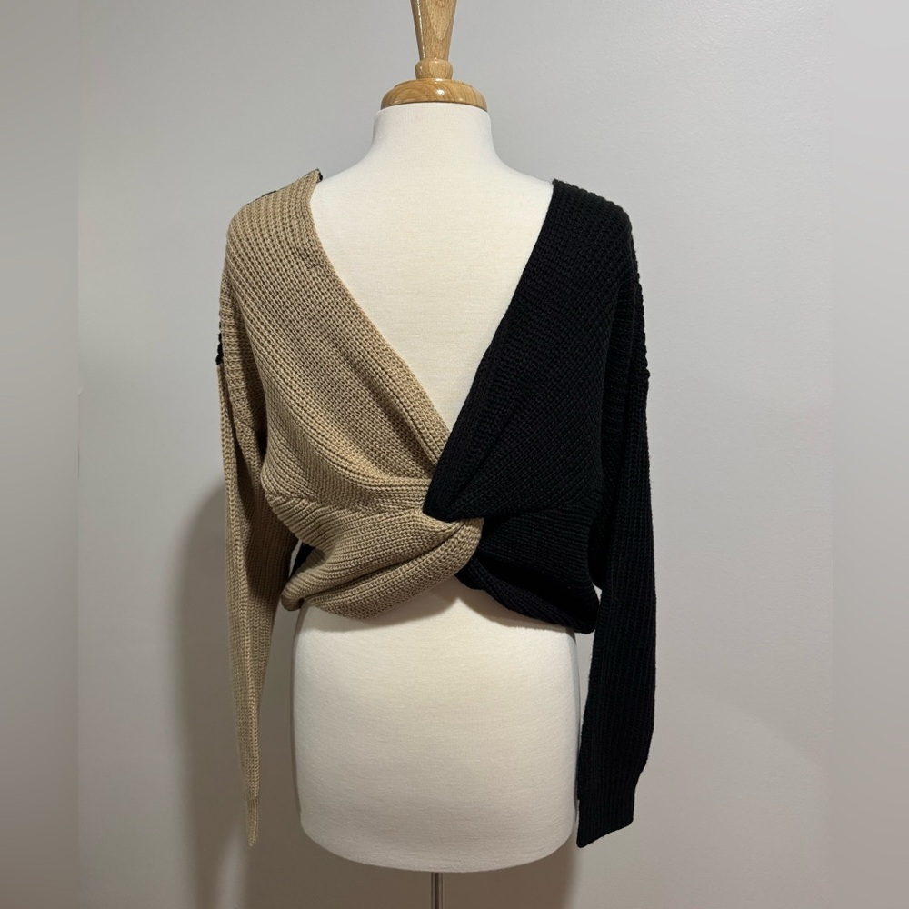 Love Tree Women’s Neutral Casual Black & Tan Open Back V-Neck Sweater Size M